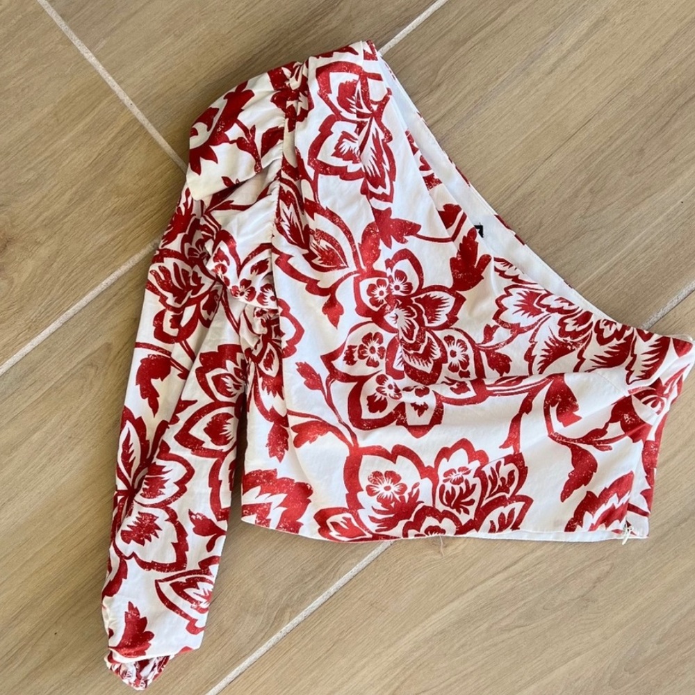 HELP! Zara Poplin crop top LOOKING FOR THIS TOP IN LARGE OR EX LARGE.